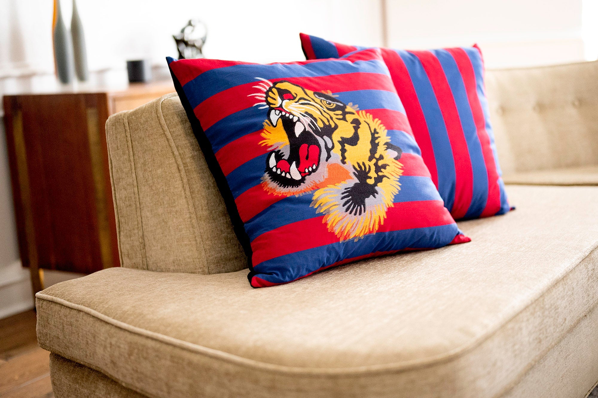 Gucci shop tiger pillow